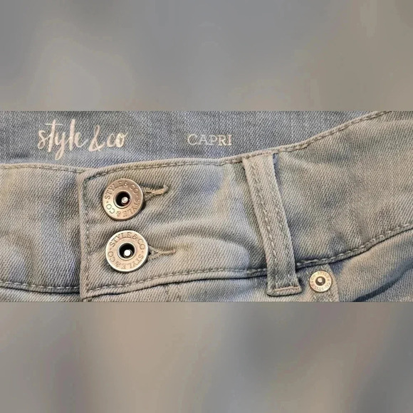 Style & Co., Size 10, Light Wash High Cuffed Capris - Picture 8 of 14